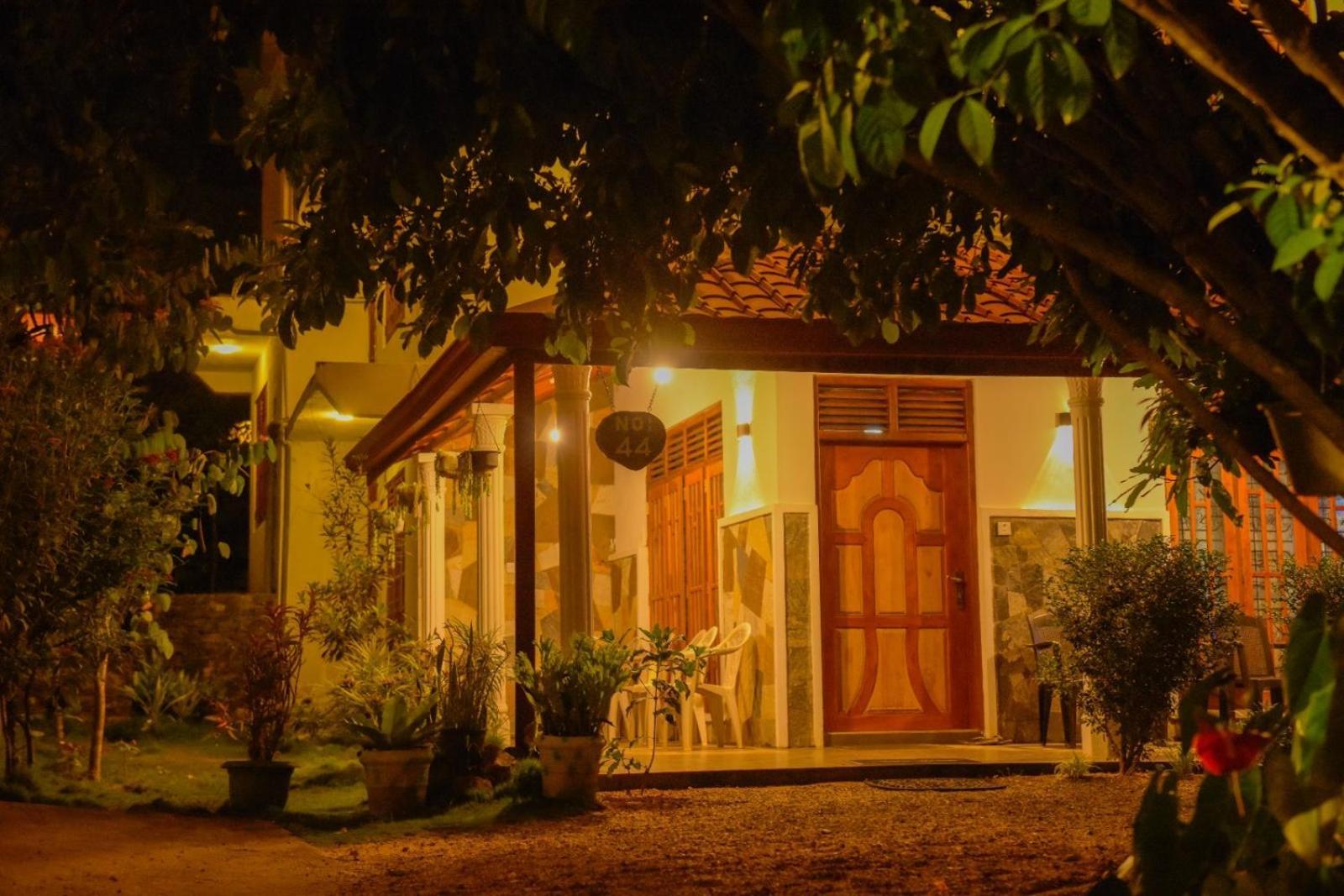 Maya 44 Ella Bagian luar foto